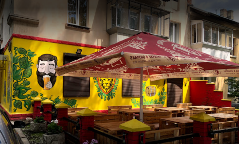 Beer House Pab on Mazepu St.