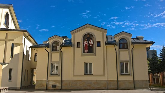 Готель «Покровський Двір»