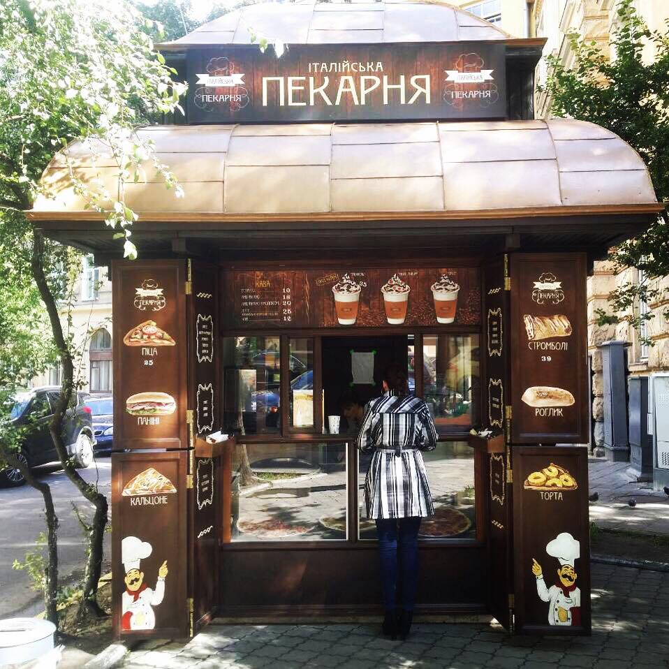 Italiiska pekarnia Cafe on D. Halytskoho Sq.