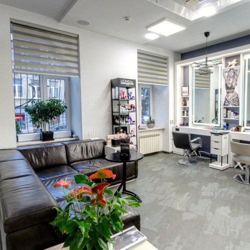 Салон краси «Авентін» на вул. І. Франка