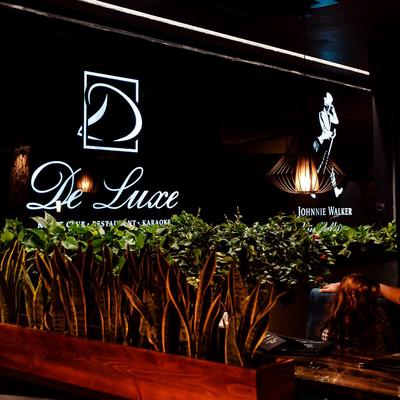 De Luxe Cafe